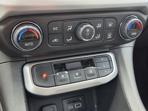 Used 2023 GMC Acadia SLT w/ Technology Package image 21