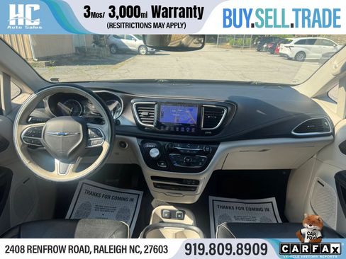 Used 2017 Chrysler Pacifica Limited FWD image 24
