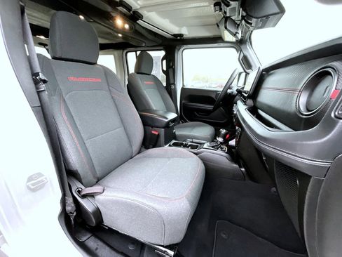 Used 2025 Jeep Wrangler Unlimited Rubicon w/ Convenience Group AWD/4WD image 16