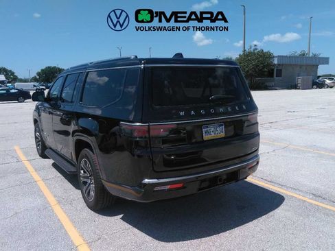 Used 2024 Jeep Wagoneer L Series II w/ Flexible Seating Group AWD/4WD image 2