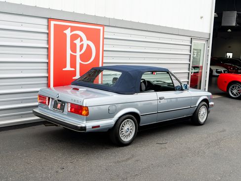 Used 1990 BMW 325i Convertible RWD image 30