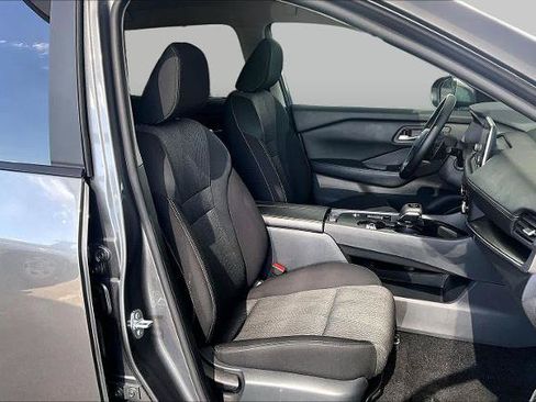 Certified 2025 Nissan Rogue SV FWD image 9