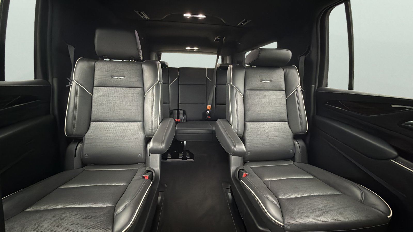 Used 2024 Cadillac Escalade ESV Premium Luxury w/ Performance Package AWD/4WD image 23