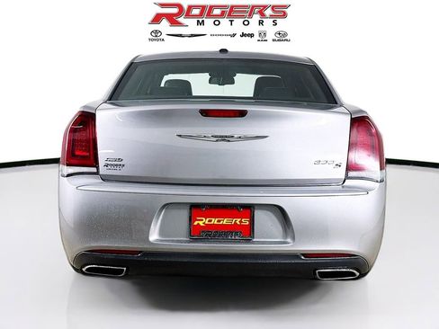 Used 2016 Chrysler 300 S image 7