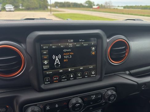 Used 2021 Jeep Gladiator Mojave w/ Dual Top Group AWD/4WD image 35