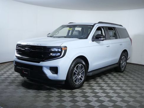 Certified 2025 Ford Expedition Active AWD/4WD image 2
