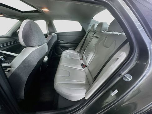 Used 2025 Hyundai Elantra Limited FWD image 30