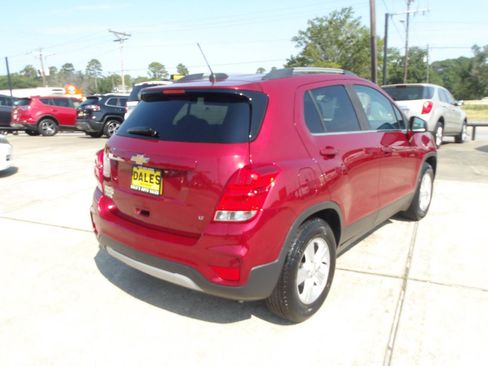 Used 2019 Chevrolet Trax LT w/ LPO, Protection Package FWD image 11