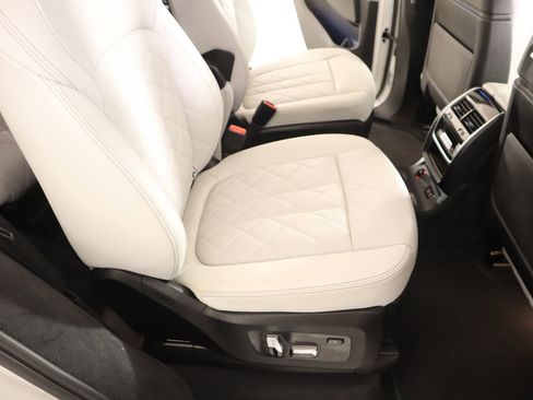 Used 2023 BMW X7 xDrive40i w/ Executive Package image 16