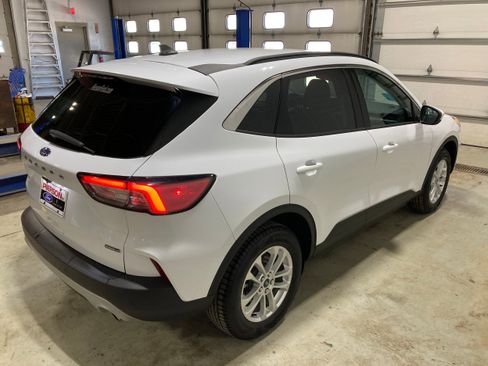 Used 2021 Ford Escape SE image 11