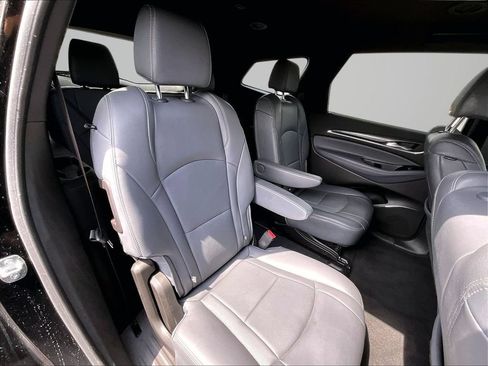Used 2023 Buick Enclave Essence AWD/4WD image 25
