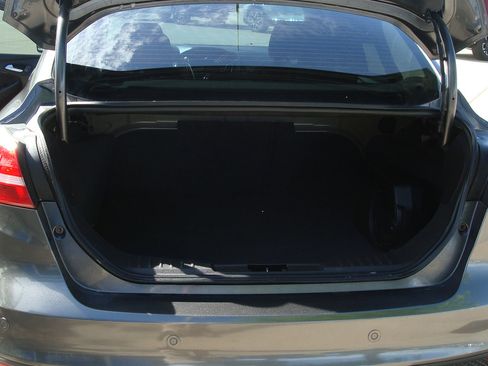 Used 2018 Ford Focus SEL FWD image 13