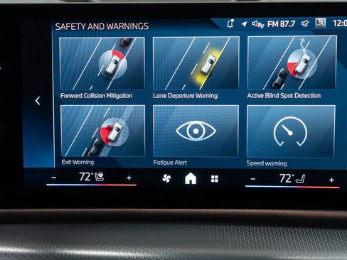 Used 2025 BMW X2 xDrive28i AWD/4WD image 19