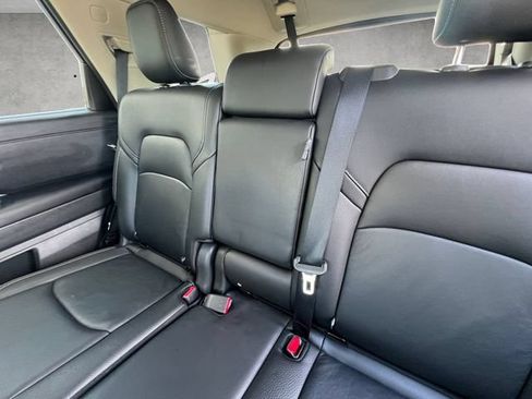 Used 2025 Nissan Pathfinder SL FWD image 22