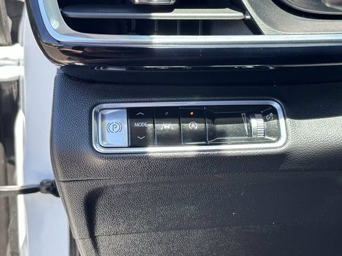Used 2024 Buick Envision Preferred AWD/4WD image 33