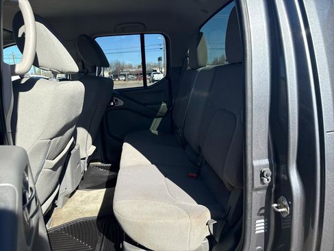 Used 2018 Nissan Frontier SV image 13