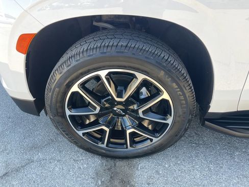 Certified 2024 Chevrolet Suburban RST w/ Luxury Package image 9