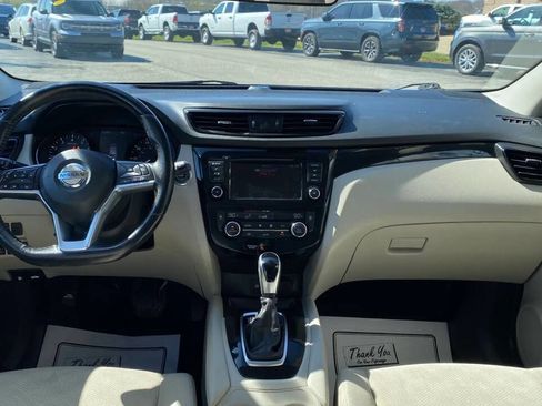 Used 2019 Nissan Rogue Sport SV w/ All-Weather Package image 18