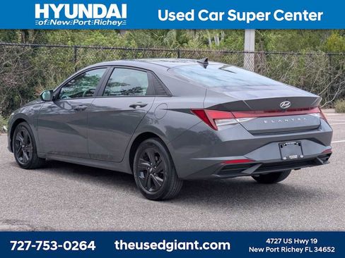 Used 2023 Hyundai Elantra SEL FWD image 2