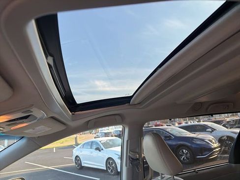 Used 2014 Toyota Sienna XLE w/ Entertainment Package image 9