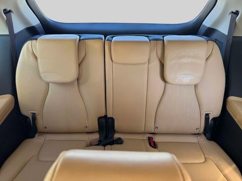 Used 2024 Kia Carnival LX image 11