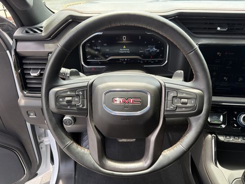 Used 2024 GMC Sierra 1500 AT4 w/ Technology Package AWD/4WD image 10