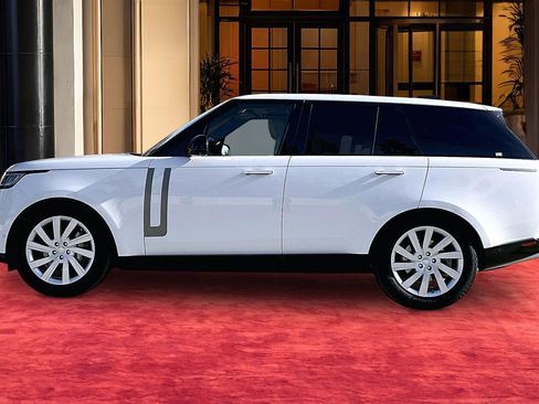 Used 2023 Land Rover Range Rover SE image 14