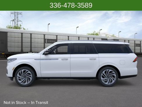 New 2026 Lincoln Navigator L Reserve AWD/4WD image 3