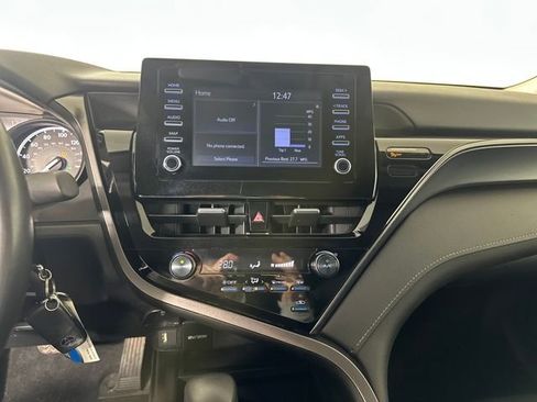 Used 2024 Toyota Camry SE image 21