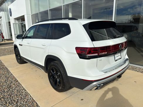 New 2026 Volkswagen Atlas Peak Edition image 6