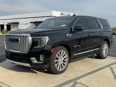 Used 2023 GMC Yukon Denali w/ Denali Reserve Package image 3