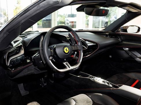 Used 2022 Ferrari SF90 Spider image 24