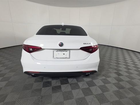 Used 2019 Alfa Romeo Giulia image 6