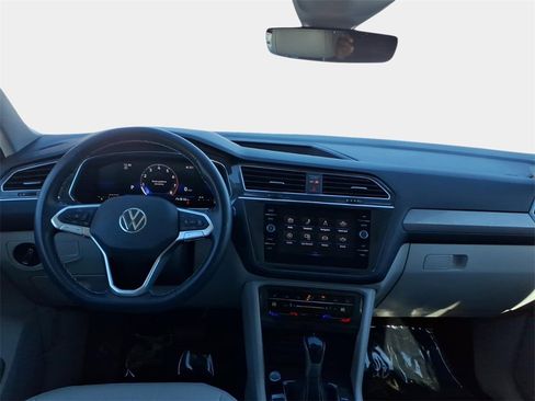 Used 2023 Volkswagen Tiguan SE w/ Panoramic Sunroof Package image 12
