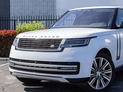 Used 2023 Land Rover Range Rover SE image 16