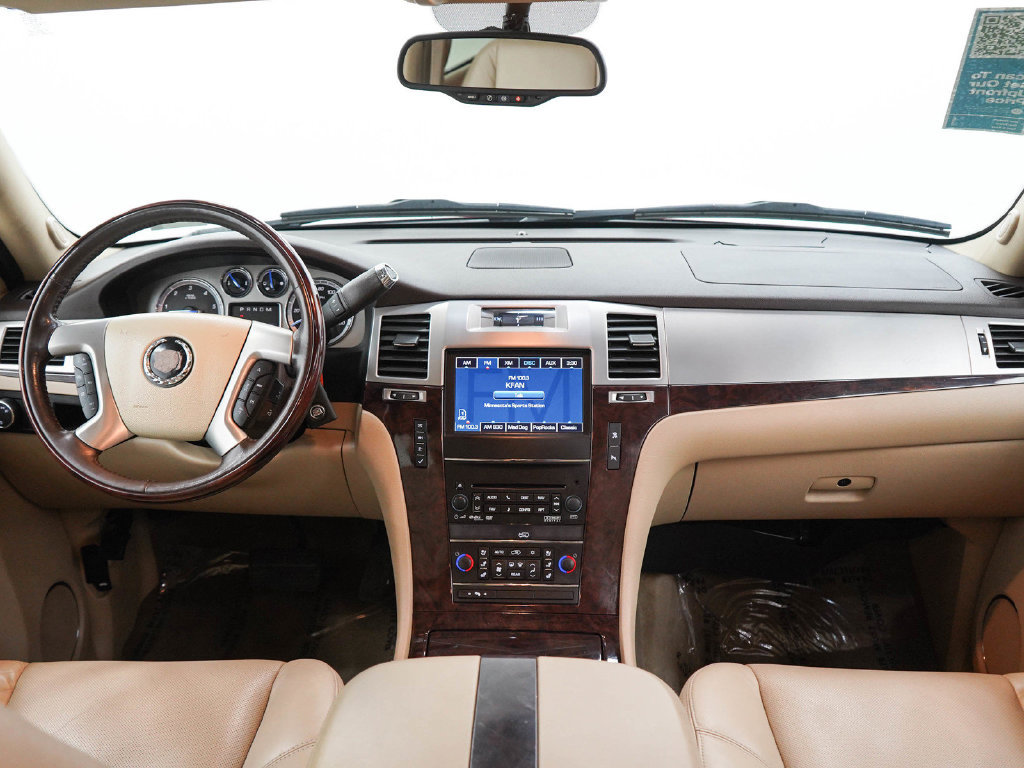 Used 2011 Cadillac Escalade Luxury AWD/4WD image 13