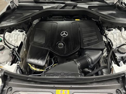 Used 2025 Mercedes-Benz GLC 350e 4MATIC image 39