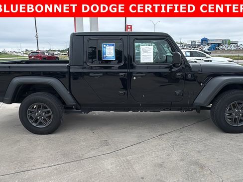 Used 2025 Jeep Gladiator Sport AWD/4WD image 4
