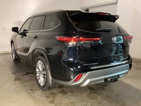 Used 2022 Toyota Highlander Platinum image 9