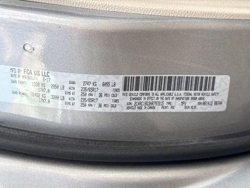 Used 2017 Chrysler Pacifica Touring-L FWD image 14