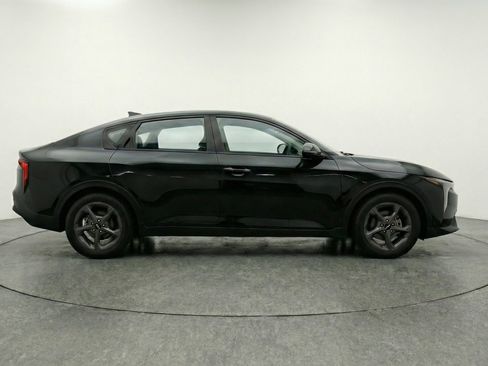 Used 2025 Kia K4 LXS image 11