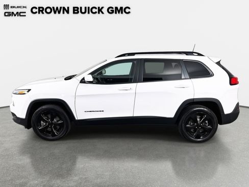 Used 2018 Jeep Cherokee Latitude w/ Altitude Package image 8