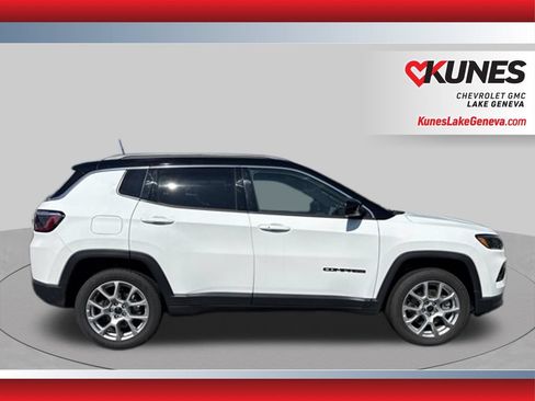 Used 2025 Jeep Compass Limited AWD/4WD image 3
