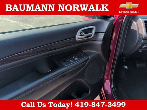 Used 2020 Jeep Grand Cherokee Altitude AWD/4WD image 13