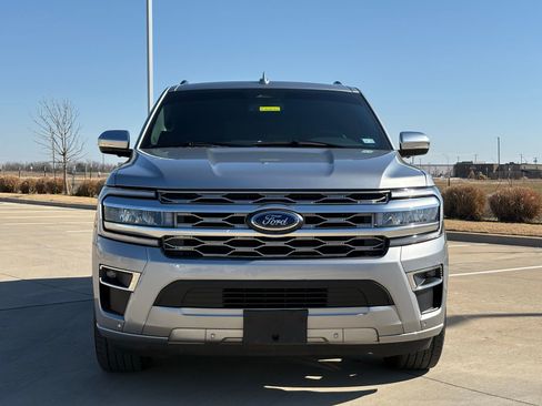 Used 2024 Ford Expedition Platinum image 2