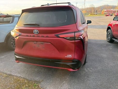 Used 2023 Toyota Sienna XSE image 10