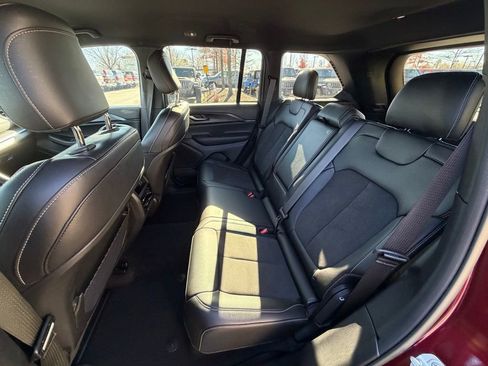 Certified 2024 Jeep Grand Cherokee Altitude image 18