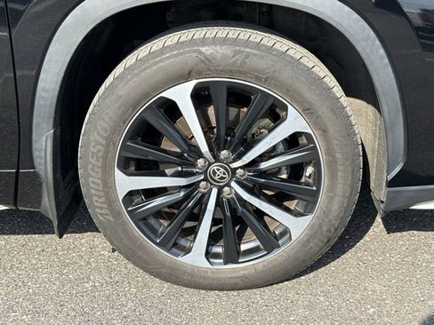 Used 2022 Toyota Highlander XSE AWD/4WD image 11