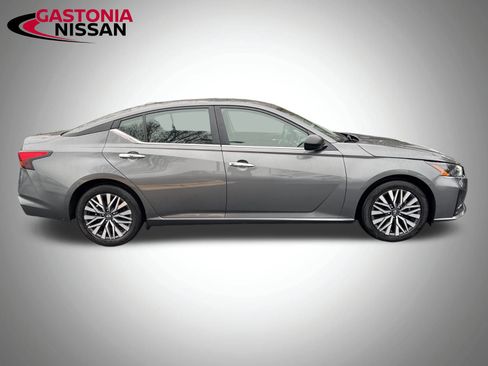 Used 2024 Nissan Altima 2.5 SV image 17