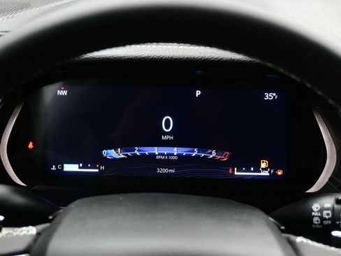 Used 2025 Jeep Grand Cherokee Limited w/ Black Appearance Package image 25